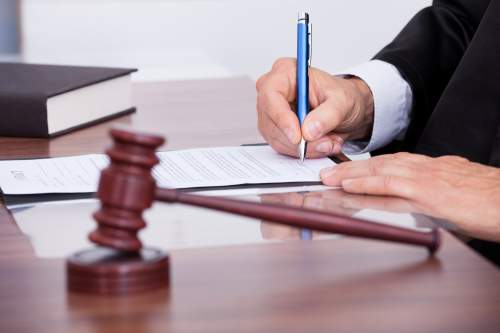 When You Need A Criminal Defense Attorney On Your Side When You Need A Criminal Defense Attorney On Your Side